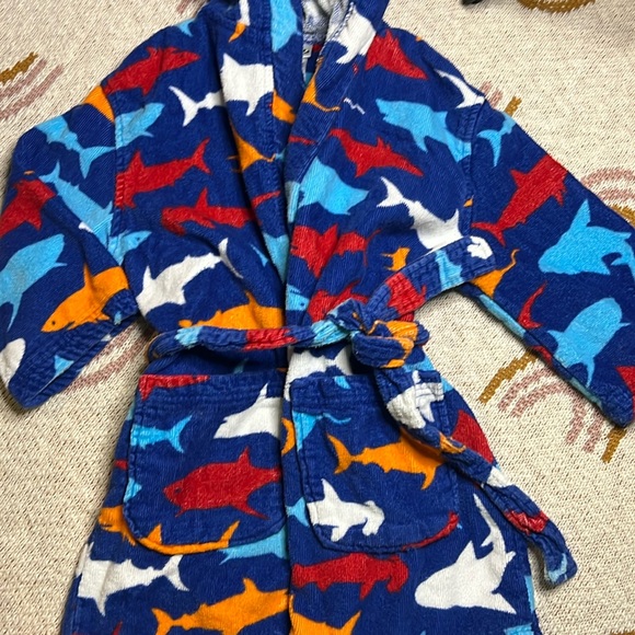 Shark print robe kids size XS 3/4 hood tie waist pool/beach/bath time - Picture 1 of 7